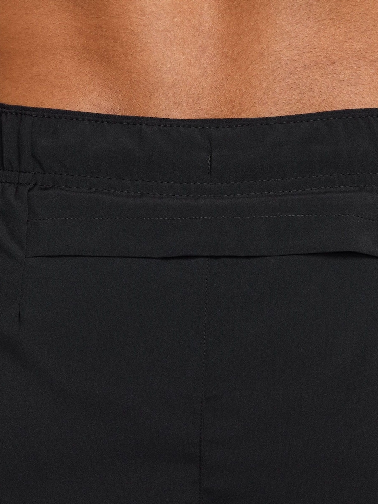 Czarny - Nike Challenger Dri-FIT 5 inch 2-In-1 Running Shorts - Image 6 of 9