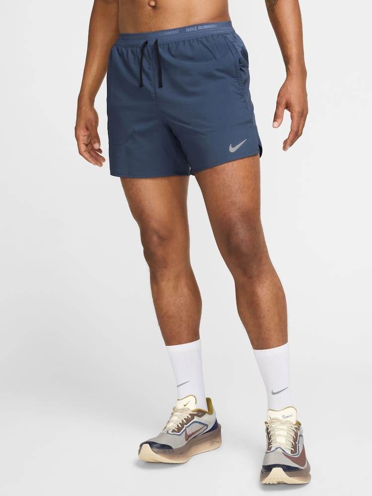 Azul trueno - Pantalones cortos para correr Dri-FIT Stride de 5 pulgadas de Nike - Imagen 1 de 13