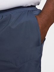 Azul trueno - Pantalones cortos para correr Dri-FIT Stride de 5 pulgadas de Nike - Imagen 10 de 13