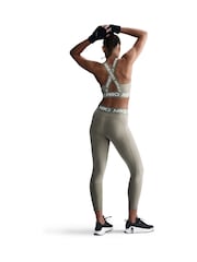 Light Army - Leggings cortos Pro 365 de Nike - Imagen 2 de 6