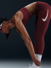 Dark Team Red - Nike Fast Mid Rise 7/8 Leggings - Imagen 1 de 5