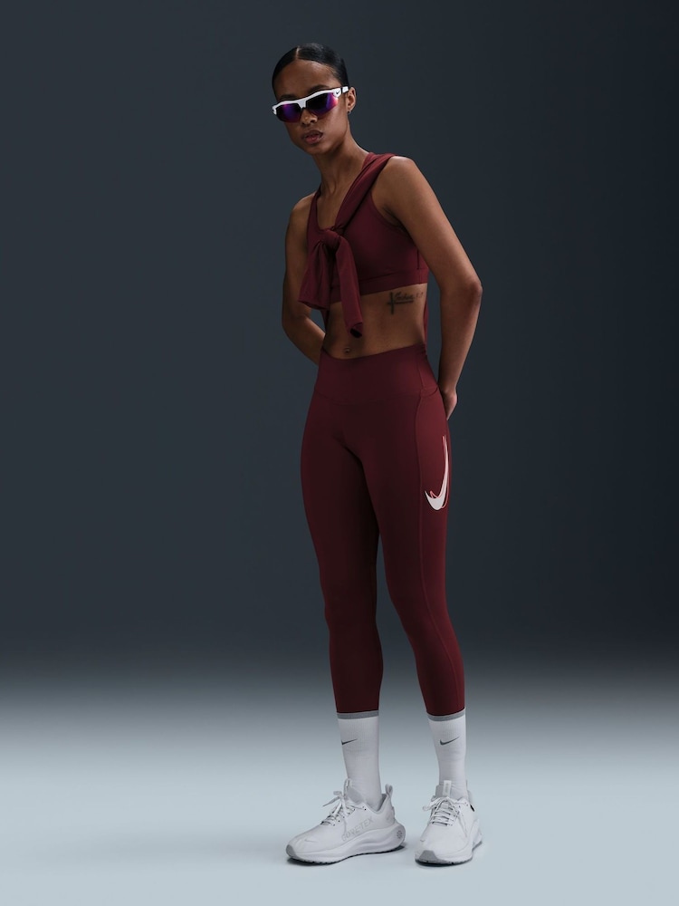 Dark Team Red - Nike Fast Mid Rise 7/8 Leggings - Imagen 2 de 5