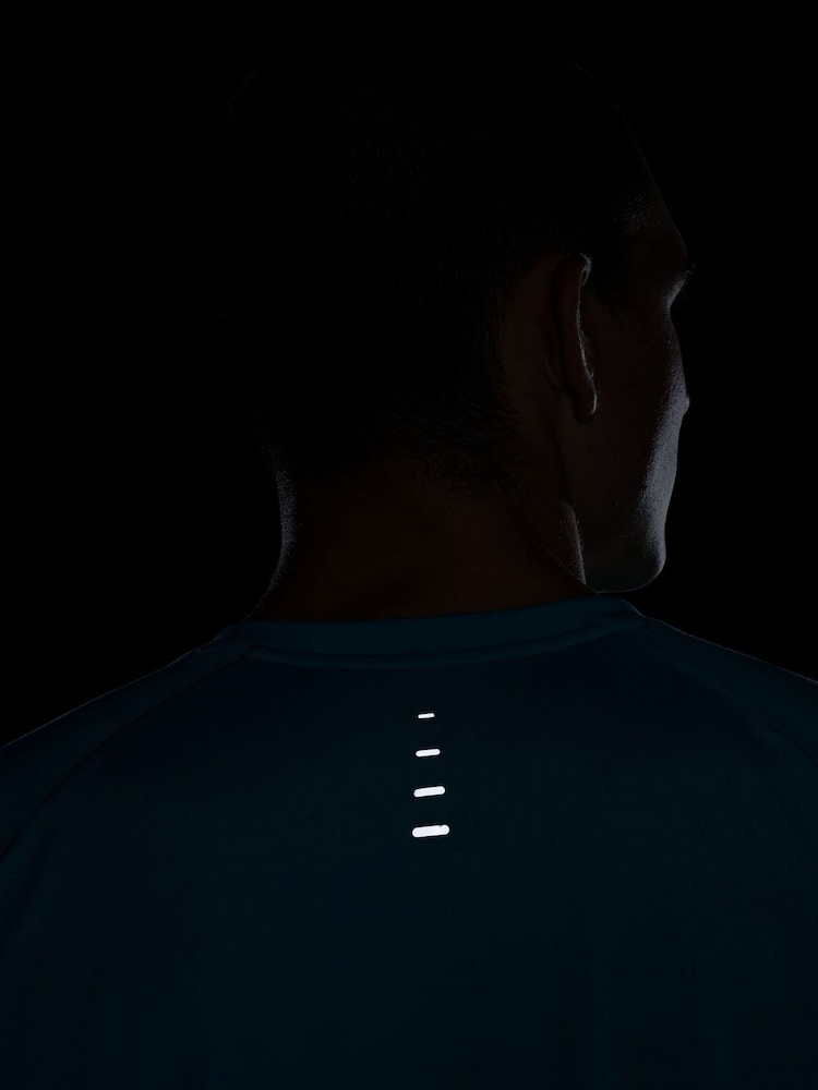 Nike Cactus Blue Dri-FIT Stride Running T-Shirt - Image 11 of 11