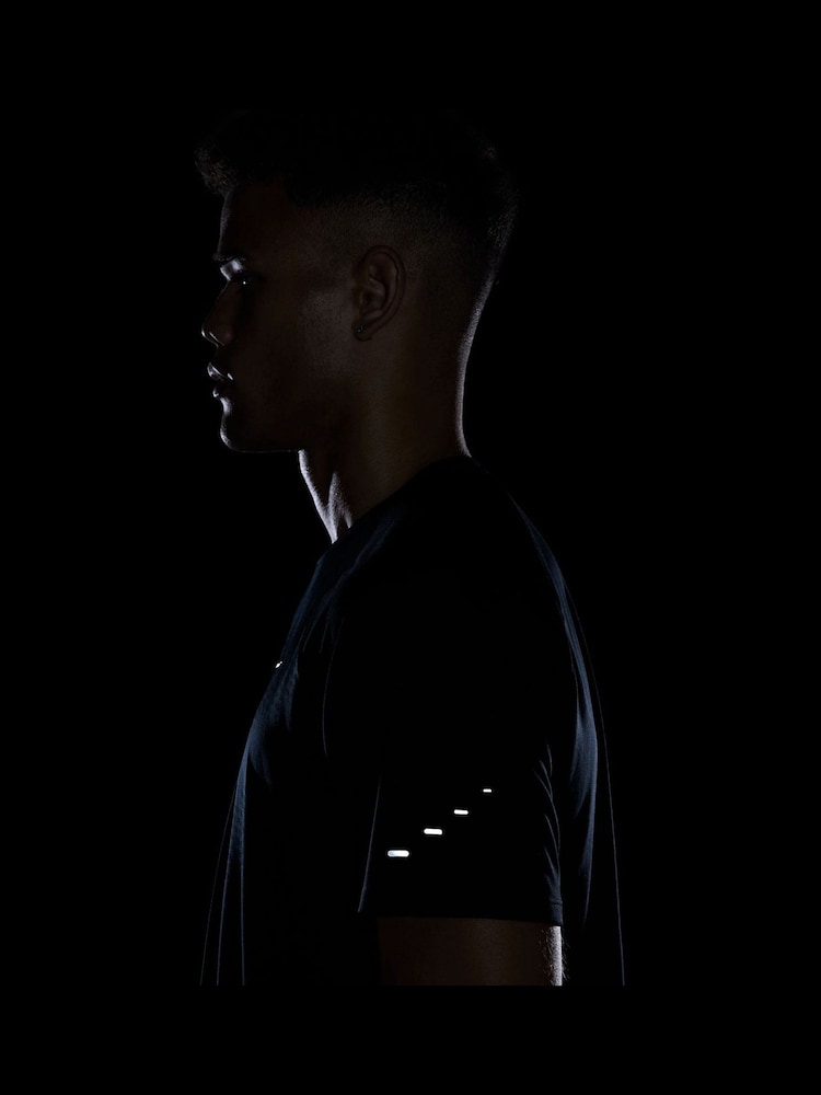 Czarny - Koszulka do biegania Nike Dri-FIT Stride - Image 8 of 9