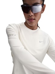 Nike Sail Swift Dri-FIT UV Long Sleeve Crew Neck Running Top - Image 3 of 5