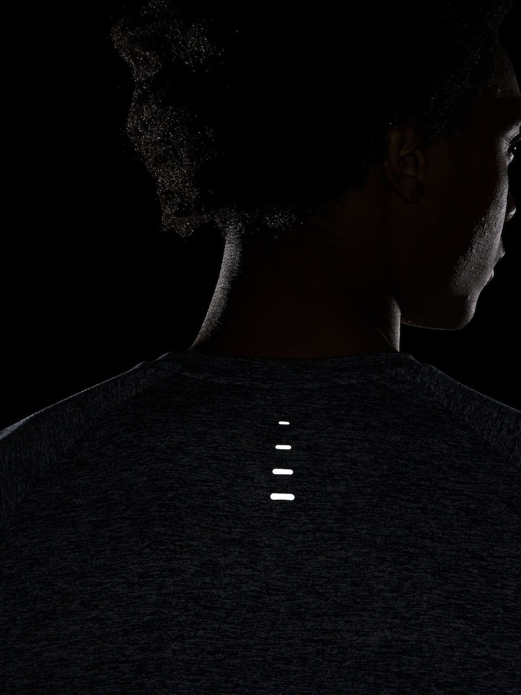 Thunder Blue (синий) - Nike Dri-FIT Stride Running T-Shirt - Изображение 10 из 10