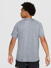 Thunder Blue (синий) - Nike Dri-FIT Stride Running T-Shirt - Изображение 2 из 10