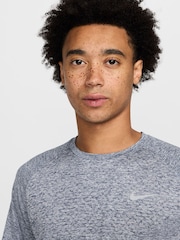 Thunder Blue (синий) - Nike Dri-FIT Stride Running T-Shirt - Изображение 3 из 10