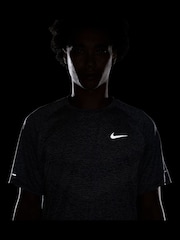 Thunder Blue (синий) - Nike Dri-FIT Stride Running T-Shirt - Изображение 8 из 10