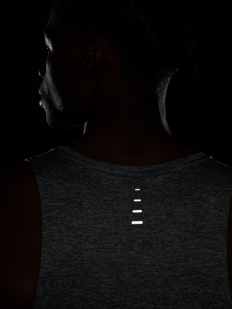 Nike Smoke Grey Stride Dri-FIT ADV Running Vasts - Image 8 of 8