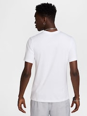Nike White Sportswear T-Shirt - Image 2 of 4