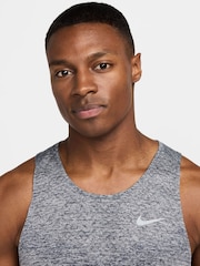 Thunder Blue (синий) - Беговой жилет Nike Stride Dri-FIT ADV - Image 3 of 8