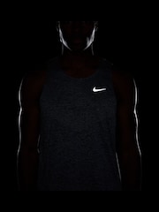 Thunder Blue (синий) - Беговой жилет Nike Stride Dri-FIT ADV - Image 6 of 8