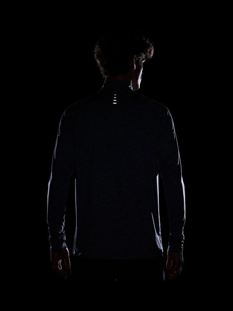 Modra - Nike Dri-FIT Stride Half Zip Midlayer tekaški top - Slika 7 iz 7