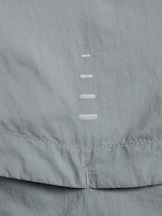 Rookgrijs - Nike Dri-FIT Stride Woven Running Jacket - Image 6 of 9
