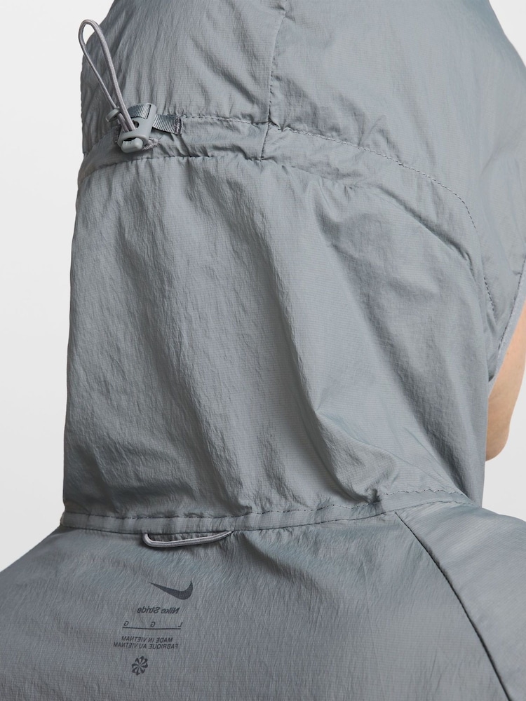 Rookgrijs - Nike Dri-FIT Stride Woven Running Jacket - Image 7 of 9