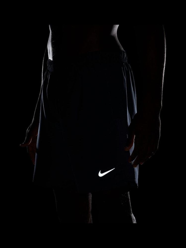 Nike Thunder Blue Challenger Dri-FIT 7 Inch 2-in-1 Running Shorts - Image 9 of 9