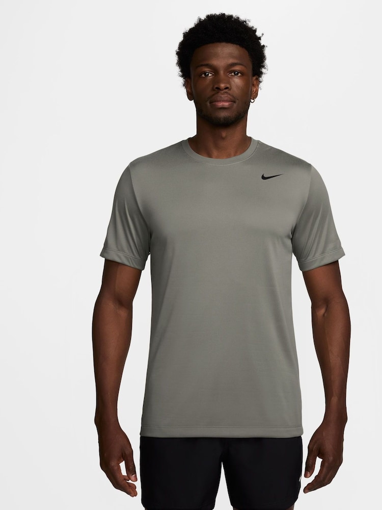 Легкий армейский - Спортивная футболка Nike Dri-FIT Legend  - Изображение 1 из 3