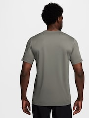 Легкий армейский - Спортивная футболка Nike Dri-FIT Legend  - Изображение 2 из 3