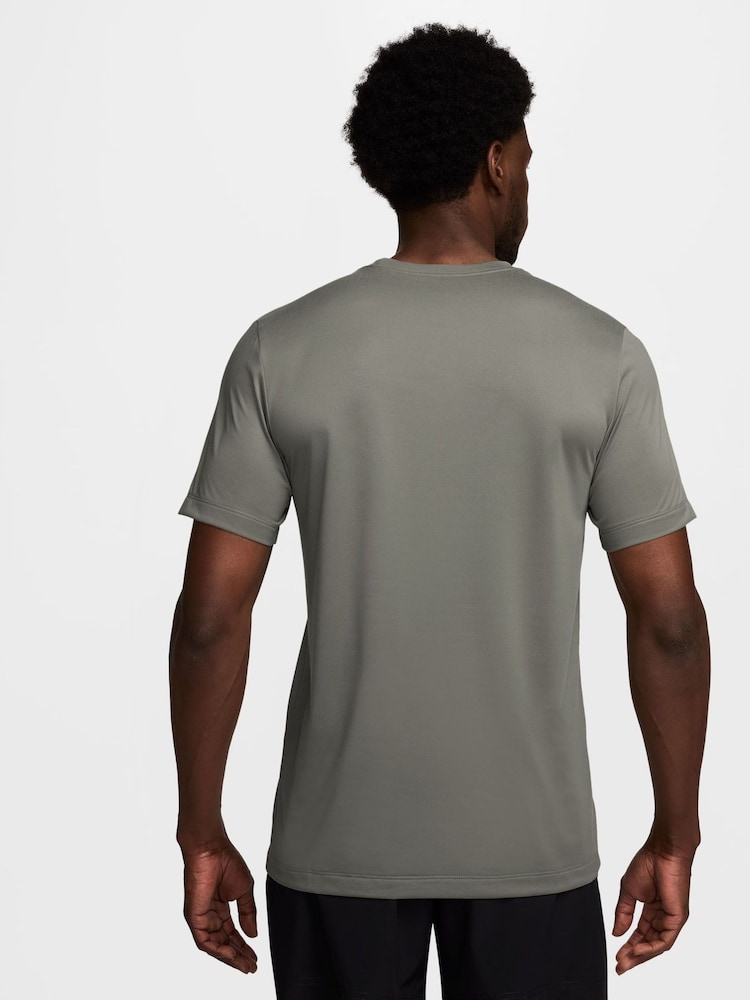 Легкий армейский - Спортивная футболка Nike Dri-FIT Legend  - Изображение 2 из 3