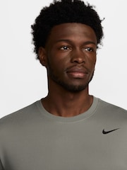 Легкий армейский - Спортивная футболка Nike Dri-FIT Legend  - Изображение 3 из 3