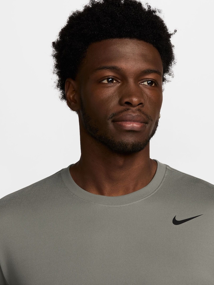 Легкий армейский - Спортивная футболка Nike Dri-FIT Legend  - Изображение 3 из 3