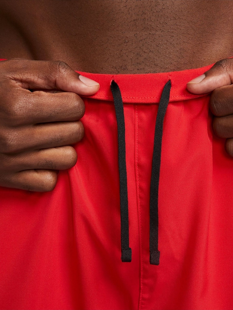 Nike University Red Challenger Dri-FIT 7 inch 2-in-1 Running Shorts - Image 5 of 8
