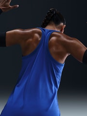 Hyper Royal Blue - Nike Dri-FIT tanktop met racerback - Image 3 of 5