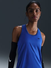 Hyper Royal Blue - Nike Dri-FIT tanktop met racerback - Image 4 of 5