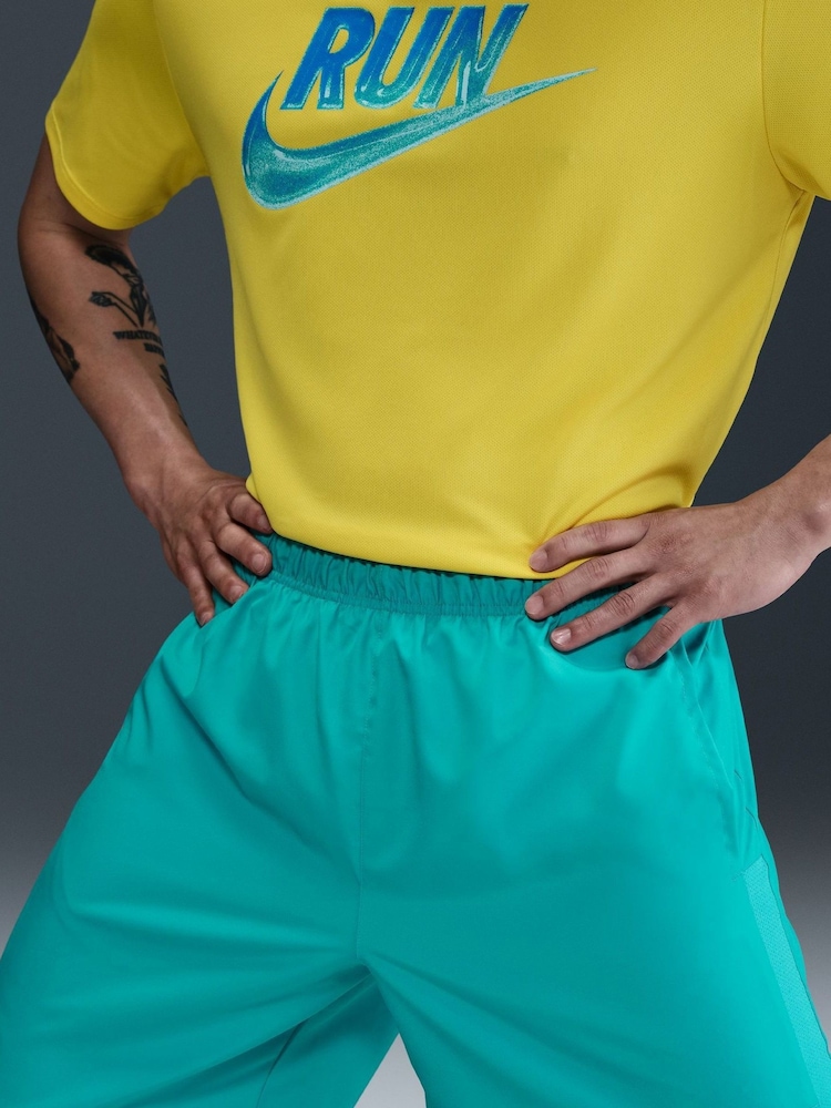 Nike Cactus Blue 7 Inch Challenger Dri-FIT 7 inch Briefs Lined Running Shorts - Image 5 of 5