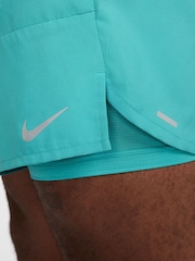 Nike Cactus Blue Dri-FIT Stride 7 Inch 2-In-1 Running Shorts - Image 15 of 18