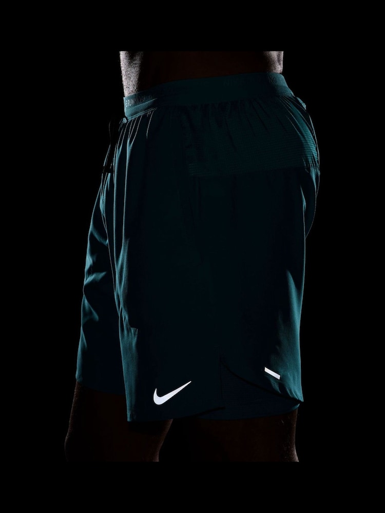 Nike Cactus Blue Dri-FIT Stride 7 Inch 2-In-1 Running Shorts - Image 17 of 18