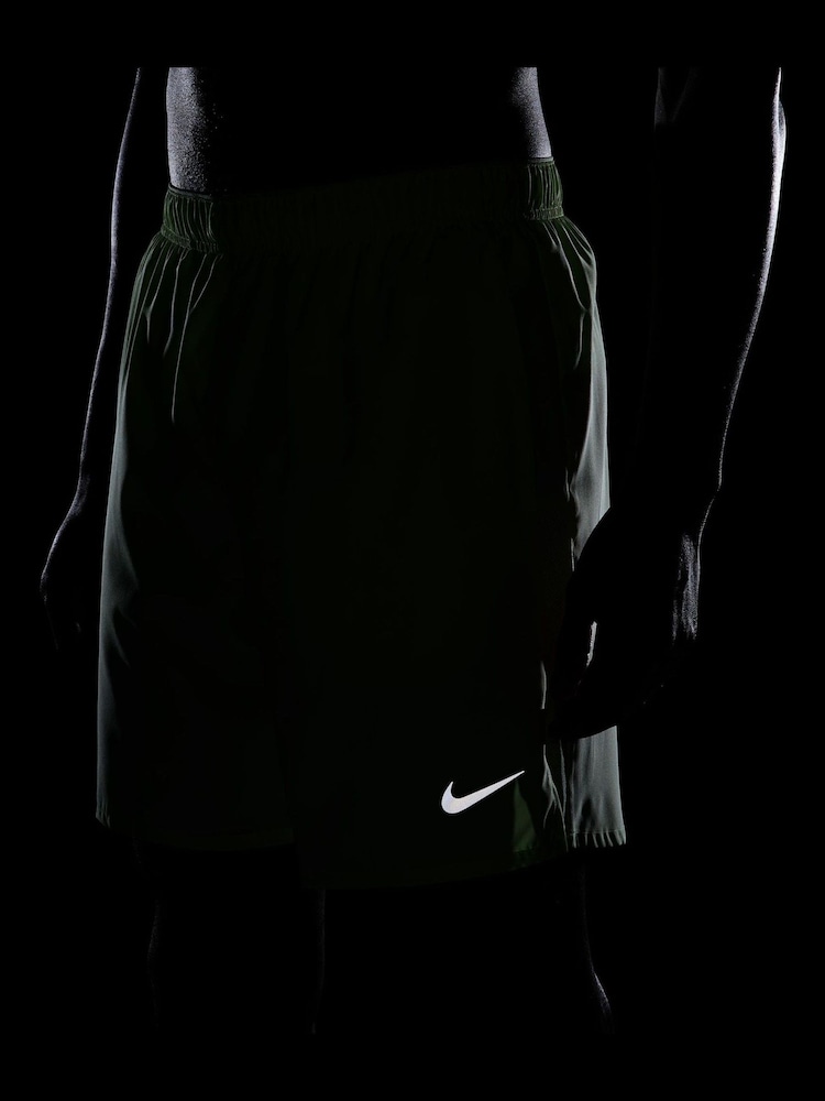Лаймово-зелений - 7 Дюйм - Nike Шорти для бігу Challenger Dri-FIT 7 дюймів на підкладці - Image 9 of 9