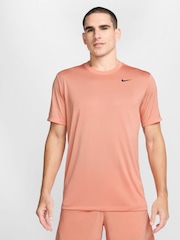 Абрикосово-оранжевый - Спортивная футболка Nike Dri-FIT Legend  - Изображение 1 из 4