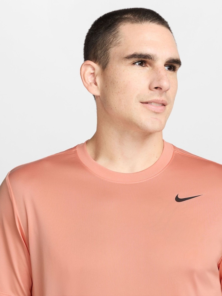 Абрикосово-оранжевый - Спортивная футболка Nike Dri-FIT Legend  - Изображение 4 из 4