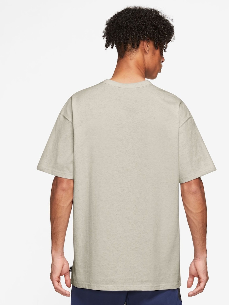 Camiseta básica de deporte premium de Nike - Imagen 2 de 3
