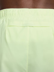 Lime Grön - Regelbunden - Nike Dri-FIT Challenger 5 tums Kalsonger-fodrade löparshorts - Bild 7 av 8