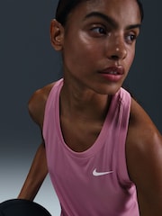 Hyper roze - Nike Dri-FIT tanktop met racerback - Image 3 of 10