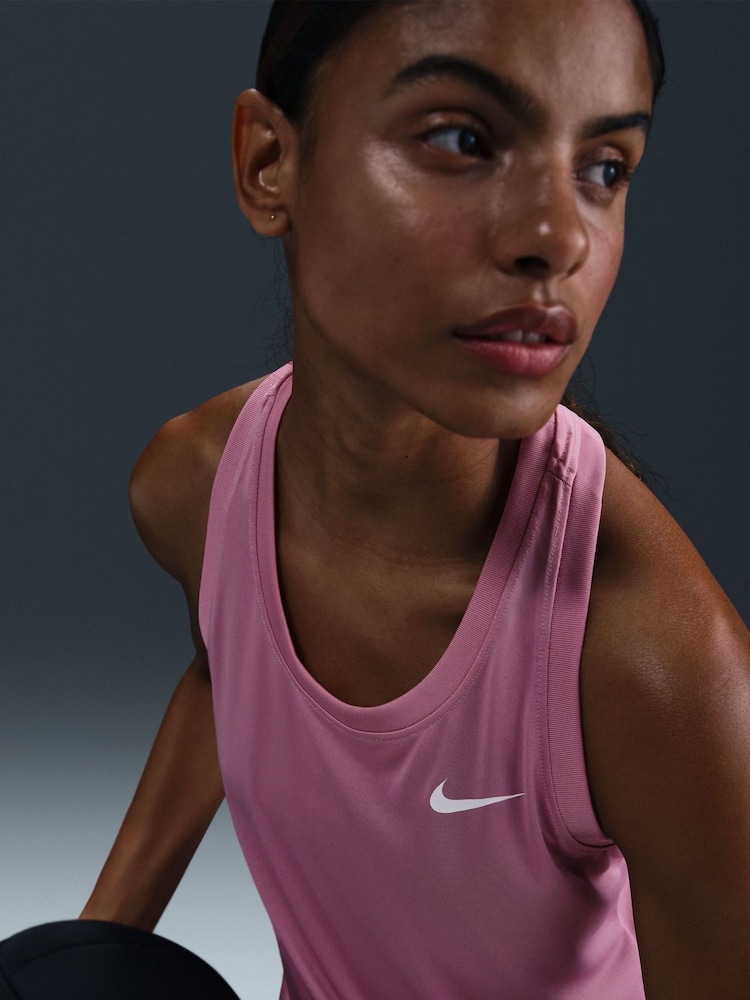 Hyper roze - Nike Dri-FIT tanktop met racerback - Image 3 of 10