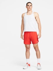 Czerwony University - Nike Dri-FIT Stride 7 Inch Running Shorts - Image 7 of 11