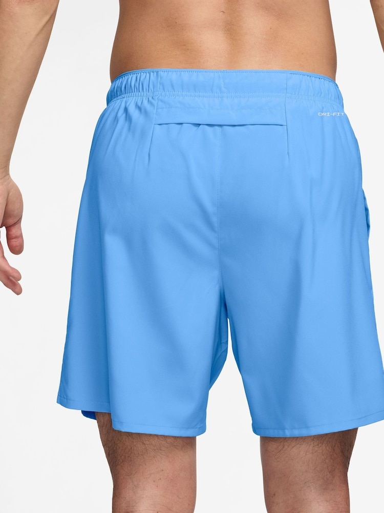 Синий в университетском стиле - Nike Challenger Dri-FIT 7 Inch 2-in-1 Running Shorts - Изображение 2 из 5