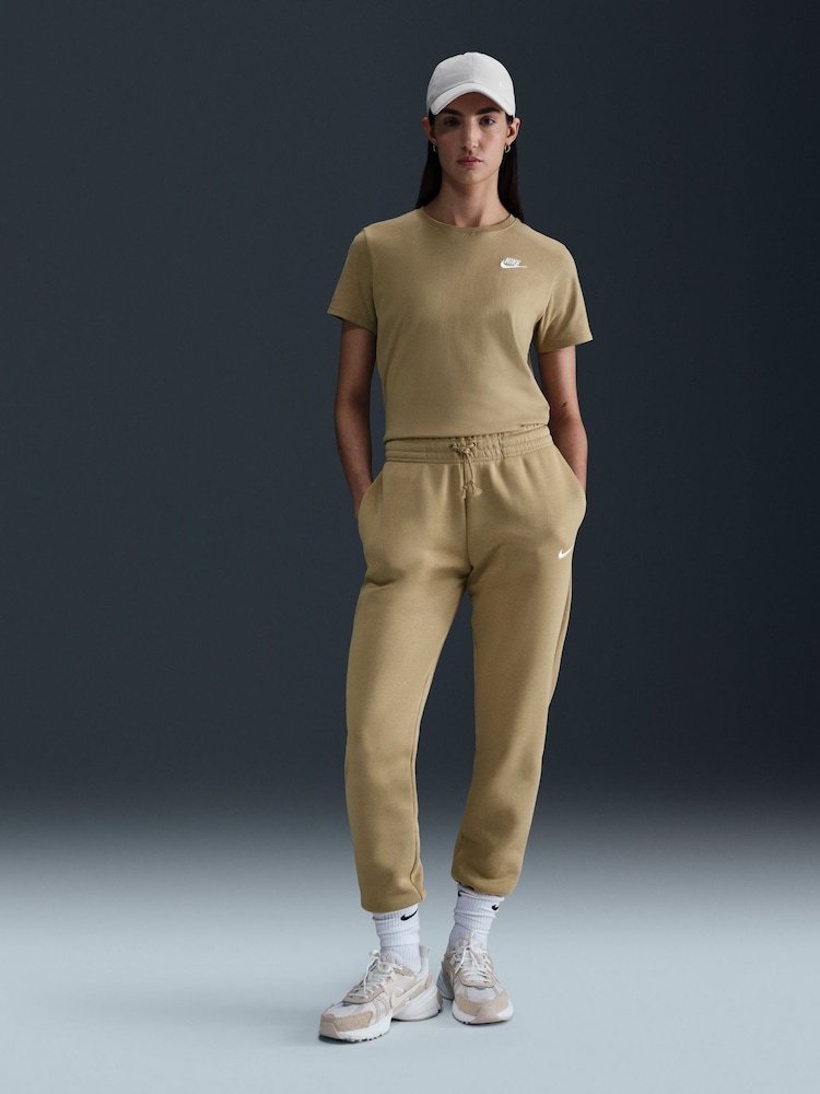 Nike Parachute Beige Sportswear Club Essentials T-Shirt - Image 1 of 6