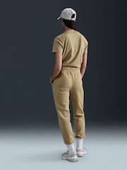 Nike Parachute Beige Sportswear Club Essentials T-Shirt - Image 2 of 6