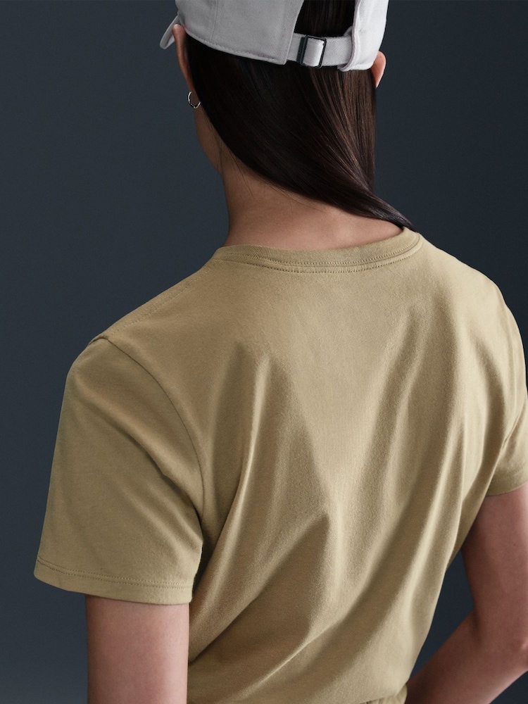 Nike Parachute Beige Sportswear Club Essentials T-Shirt - Image 5 of 6