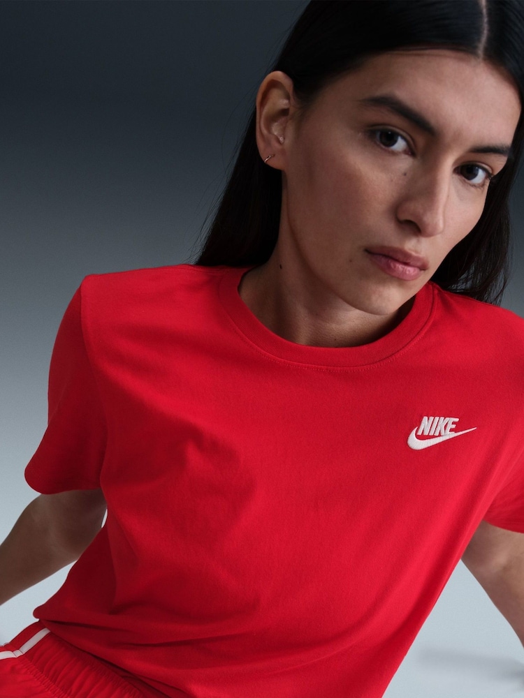 Nike University Red Sportswear Club Essentials T-Shirt - Image 5 of 6