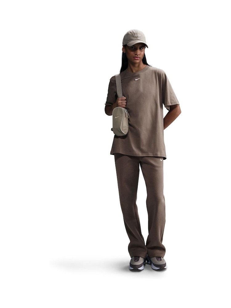 Nike Brown Oversized Mini Swoosh Sportswear T-Shirt - Image 5 of 5 Nike Brown Oversized Mini Swoosh Sportswear T-Shirt - Image 5 of 5