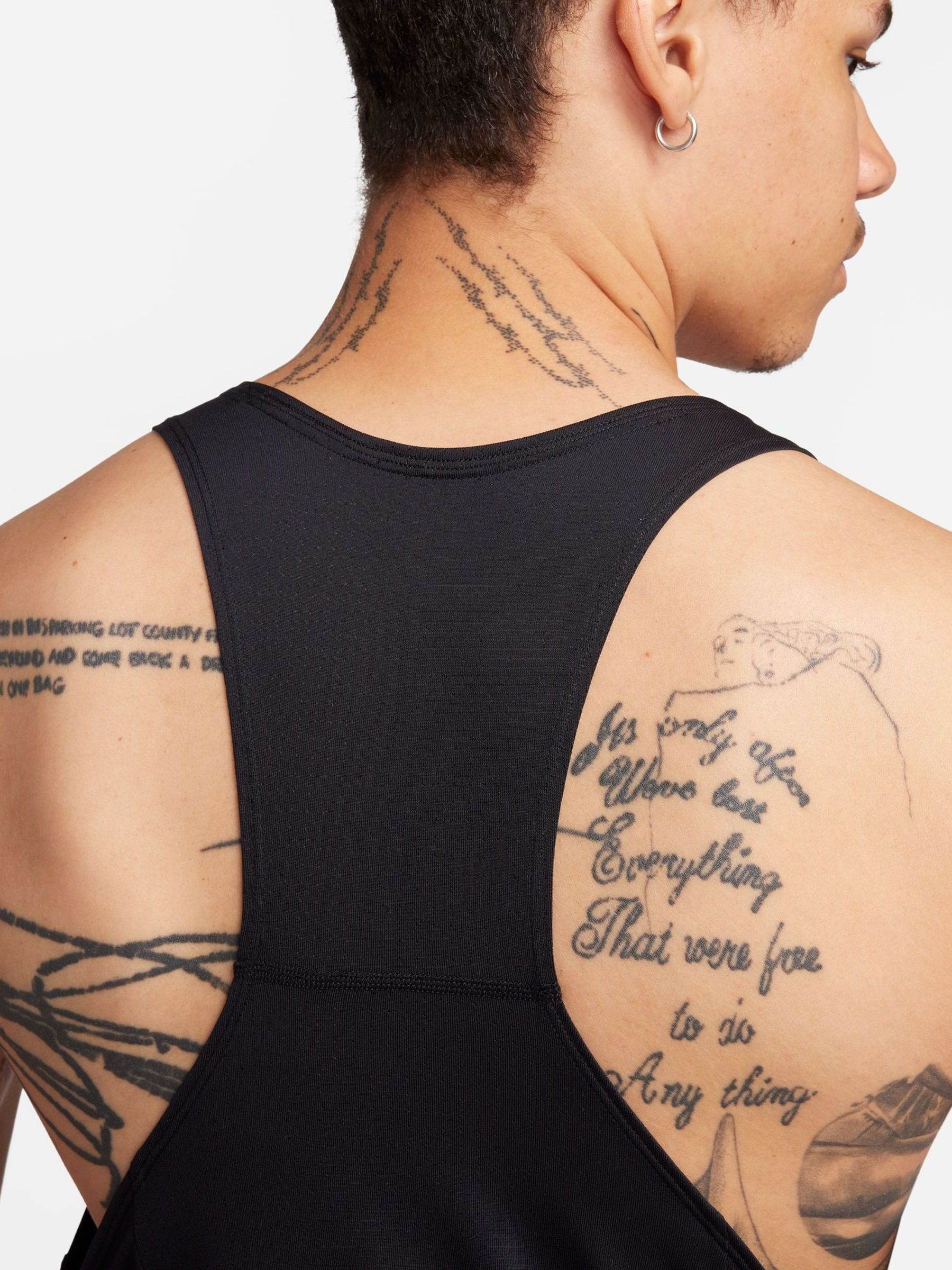 Next：日本 ブラック - Nike Fast Dri-FIT ランニングシングレット