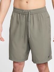 Light Army - Nike Form Dri-FIT 9 inch ongevoerde veelzijdige shorts - Image 1 of 1