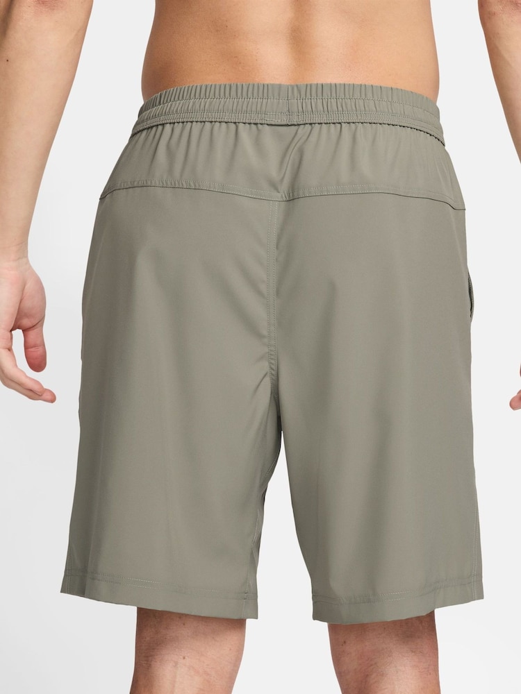 Легкий армейский - Nike Form Dri-FIT 9 inch Unlined Versatile Shorts - Изображение 2 из 4