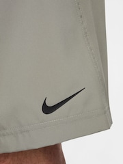 Легкий армейский - Nike Form Dri-FIT 9 inch Unlined Versatile Shorts - Изображение 4 из 4